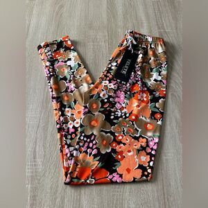 NWT … YELETE LEG WEAR “One Size” Floral Print Leggings